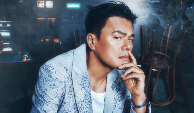 Netizenler, J.Y. Park’ın JYP Entertainment’ı neden HYBE gibi yönetmediğini açıkladığı konuşmasını yeniden gündeme getirdi