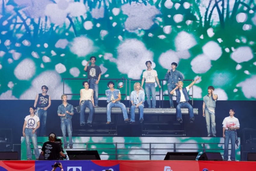 Seventeen, K-pop’un etkisini uluslararası festivallerde genişleterek izleyicileri büyülüyor