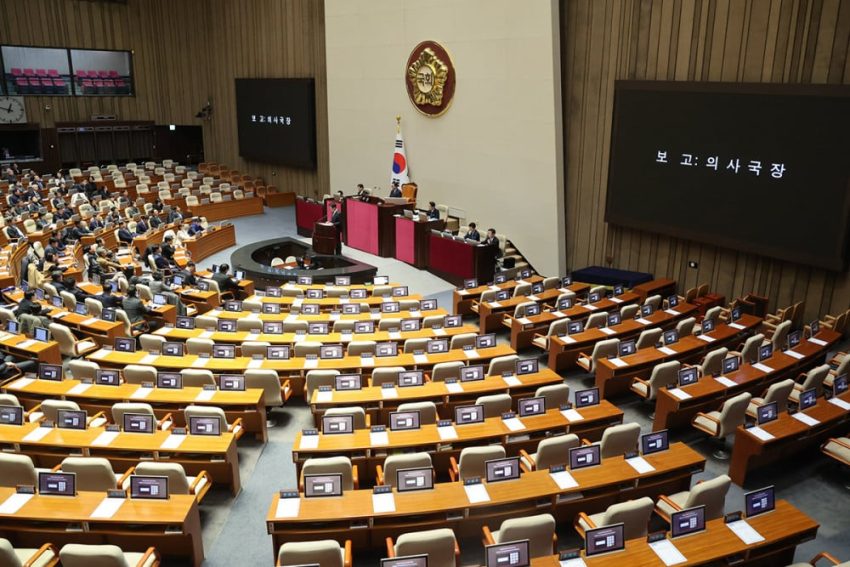 Güney Kore Demokrat Partisi, cumartesi günü Başkan Yoon Seok Yeol’un azli için Ulusal Meclis oylamasını ve Kim Keon Hee skandalı için özel savcı yetkisini ortaklaşa takip edecek