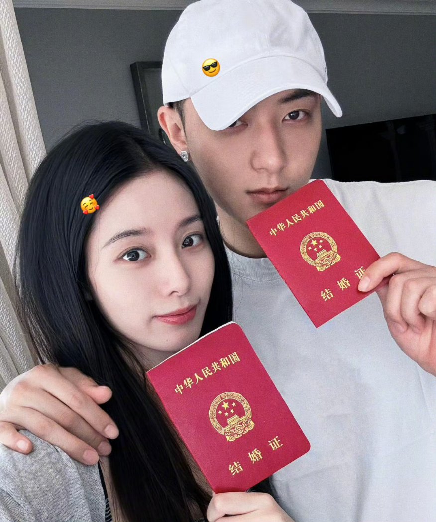 Eski EXO Üyesi Tao ve Xu Yiyang Resmi Olarak Artık Evli!