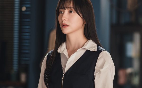 Park Ji Hyun, Kang Dong Won’un filmi ‘Wild Thing’de Im Ji Yeon’un yerini almak için görüşmelerde bulunuyor