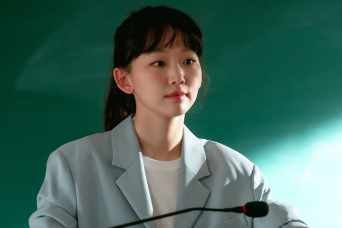 Jin Ki Joo, ‘Undercover High School’ dizisinde tutkulu ve çekici öğretmeni canlandırıyor