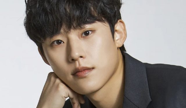 Kim Sung Cheol, kadın Idol’lerin vücutlarını karşılaştıran bir Instagram anketine oy verdiği için eleştirildi