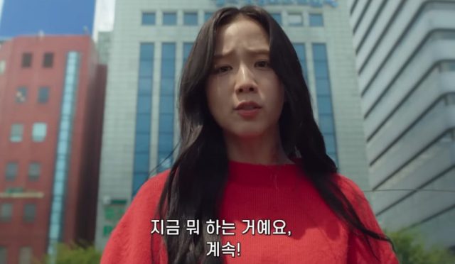 BLACKPINK’ten Jisoo, ‘Newtopia’daki oyunculuğu nedeniyle devam eden eleştirilerle karşı karşıya kalırken, hayranlar müzik kariyerine odaklanması için çağrıda bulunuyor
