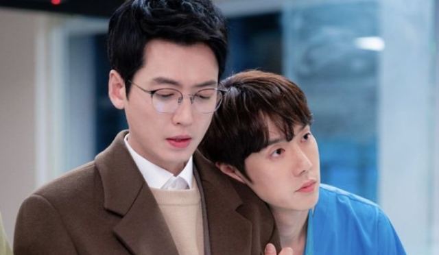 Hospital Playlist dizisinin başrolleri Yoo Yeon Seok ve Jung Kyung Ho’nun Resident Playbook dizisinde yer alacağı bildirildi