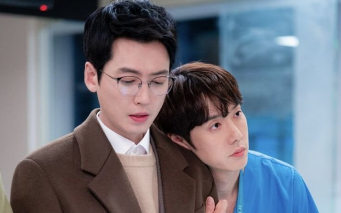 Hospital Playlist dizisinin başrolleri Yoo Yeon Seok ve Jung Kyung Ho’nun Resident Playbook dizisinde yer alacağı bildirildi