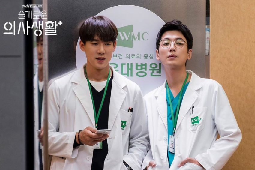 Yoo Yeon Seok ve Jung Kyung Ho’nun Resident Playbook dizisinde özel konuk olarak yer alacağı bildirildi