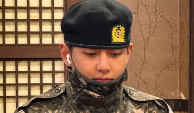 BTS üyesi V, askeriyede özel savaşçı unvanını kazandığını hayranlarıyla paylaştı