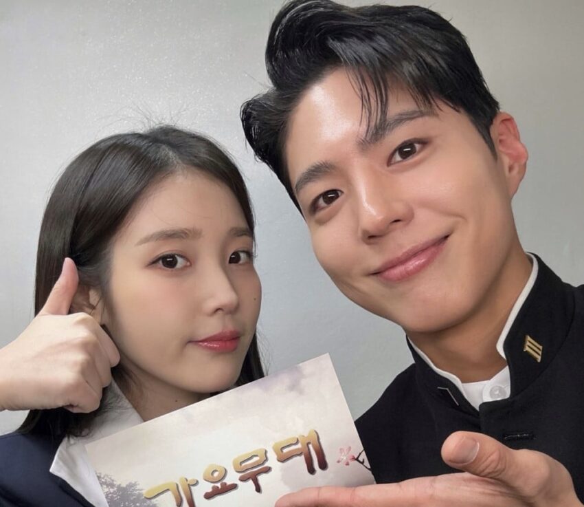 Park Bo Gum ve IU, ‘Gayo Stage’ programında nostaljik bir düet sergiledi