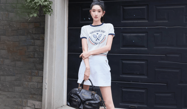 Wang Yuwen, Dior’un Yeni Koleksiyonunu Dali’de Tanıttı