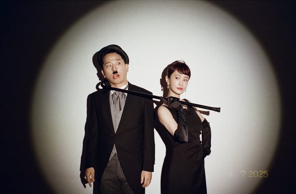 Komedyen çift Kim Ji Min ve Kim Jun Ho’dan esprili düğün fotoğrafları