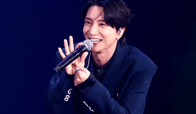 Leeteuk, SM’in 30. yıl konserinde “Trump’ı seviyorum” diye bağırdı