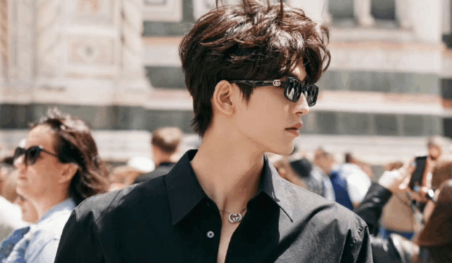Zhang Linghe, Cannes’dan Yeni Karelerle Hayranlarını Büyüledi