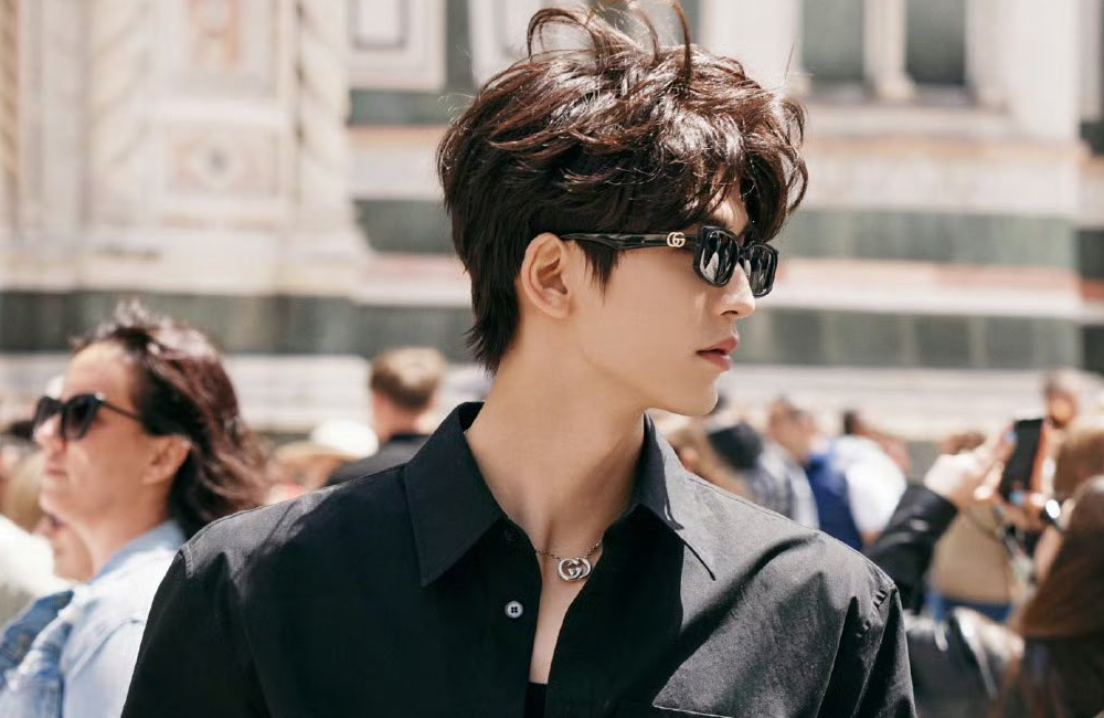 Zhang Linghe, Cannes’dan Yeni Karelerle Hayranlarını Büyüledi
