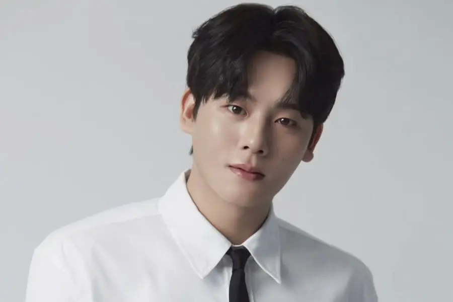 Lee Jung Ha Yeni Profil Fotoğraflarında Büyüleyici Pozlar Veriyor
