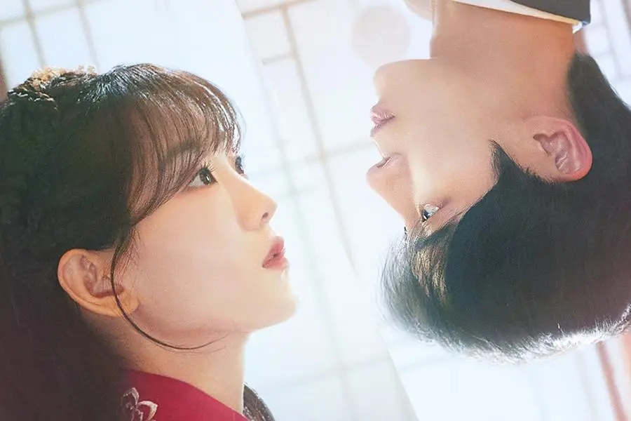 Cho Yi Hyun, “Head Over Heels” Dizisinin Yeni Afişinde İlk Aşkı Choo Young Woo’nun Trajik Kaderini Seziyor
