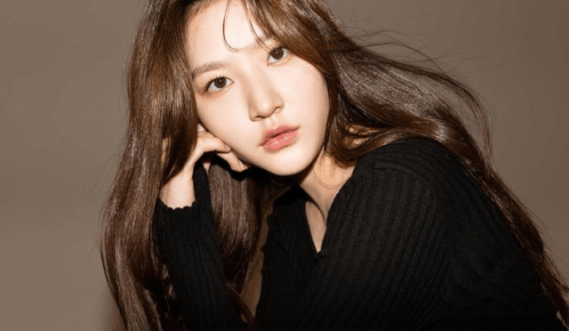 Merhum oyuncu Kim Sae Ron’un 2018 civarında popüler bir idol ile ilişki yaşadığı ortaya çıktı
