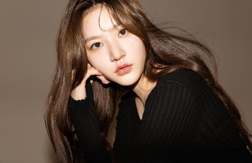 Merhum oyuncu Kim Sae Ron’un 2018 civarında popüler bir idol ile ilişki yaşadığı ortaya çıktı