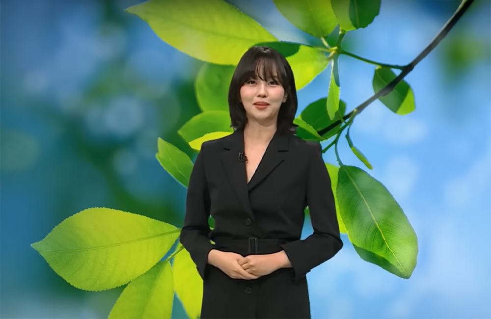 Oyuncu Kim So Hyun, ‘JTBC Newsroom’da Hava Durumu Sunuculuğu Yaptı