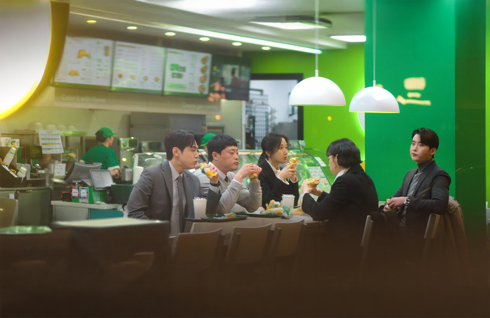 Lee Jong Suk, Mun Ka Young ve Diğer Oyuncular “Law and The City” Fragmanında Aynı Masada Buluşuyor