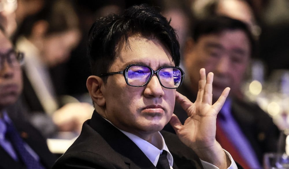 Bang Si Hyuk’un Siyasi Eğilimlerini Ortaya Çıkardığı İddia Edilen Eski Çalışan: ‘Benden Moon Jae In’e Oy Vermemi Rica Etti’