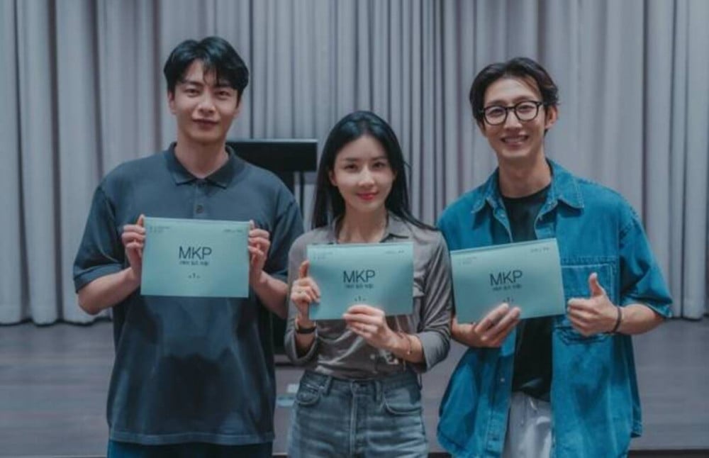 Lee Bo Young, Lee Min Ki, Kang Ki Young ve Daha Fazlası, MBC’nin ‘Mary Kills People’ Uyarlamasında Güçlü Kimyalarını Senaryo Okumasında Sergiledi