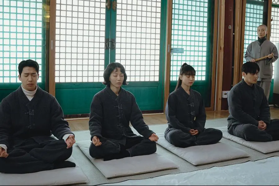 Go Min Si, Kang Ha Neul, Kim Shin Rok ve Yoo Su Bin, “Tastefully Yours” Dizisinde Beklenmedik Bir Tapınak Kaçamağına Çıkıyor
