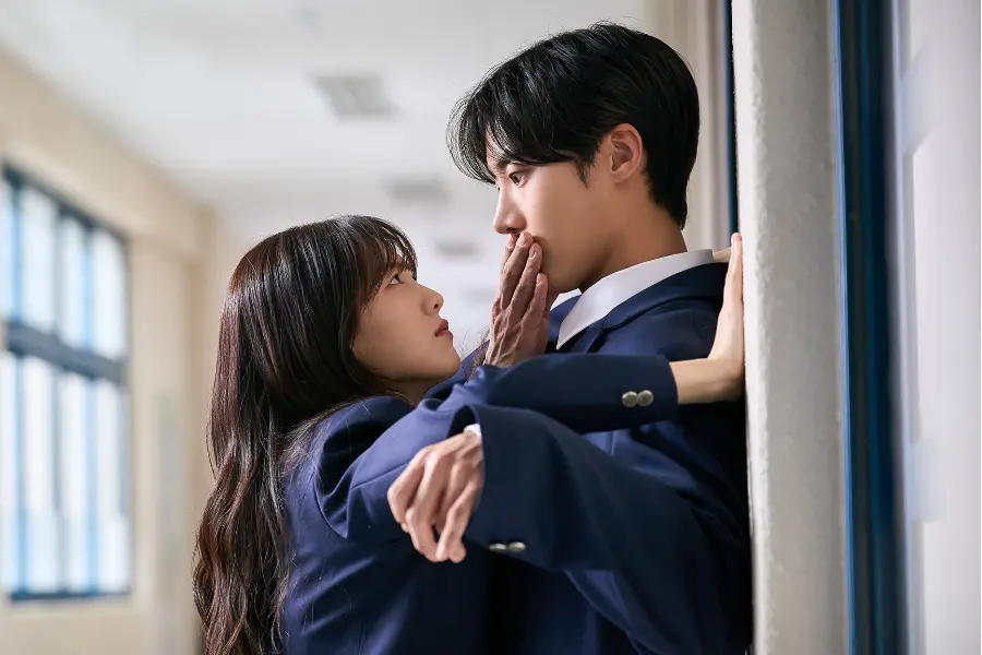 Cho Yi Hyun ve Choo Young Woo “Head Over Heels” Dizisinde Kader Tarafından Yeniden Bir Araya Getiriliyor