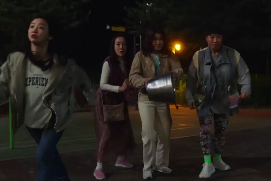 Lee Si Young, Jung Young Joo, Dasom ve Nam Ki Ae Mahalle Zorbalarını Çökertmek İçin “Salon de Holmes” Fragmanında Güçlerini Birleştiriyor