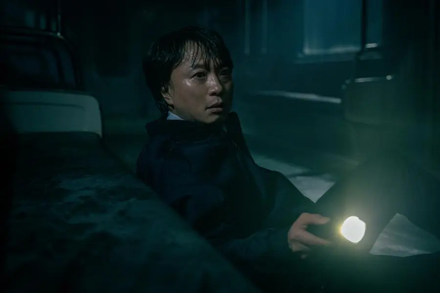 Jeon Bae Soo, “Ghost Train” Filminde Lanetli Metro İstasyonunun Ardındaki Gerçeği Bilen Tek Kişi