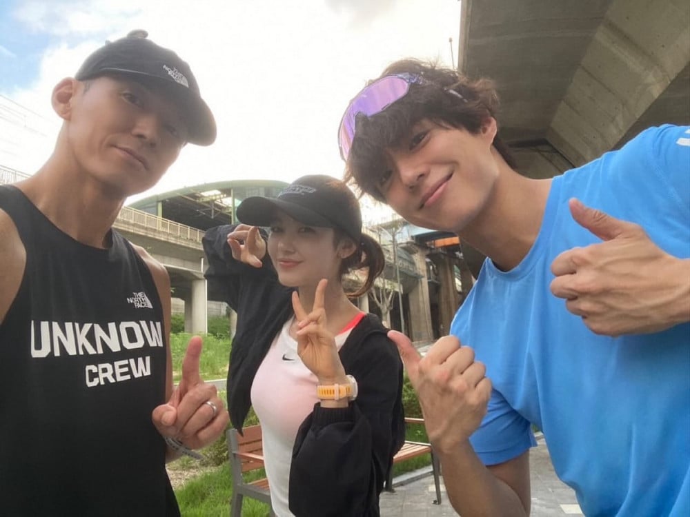 NewJeans’ten Danielle, Park Bo Gum ve Sean ile sabah koşusunda görüntülendi