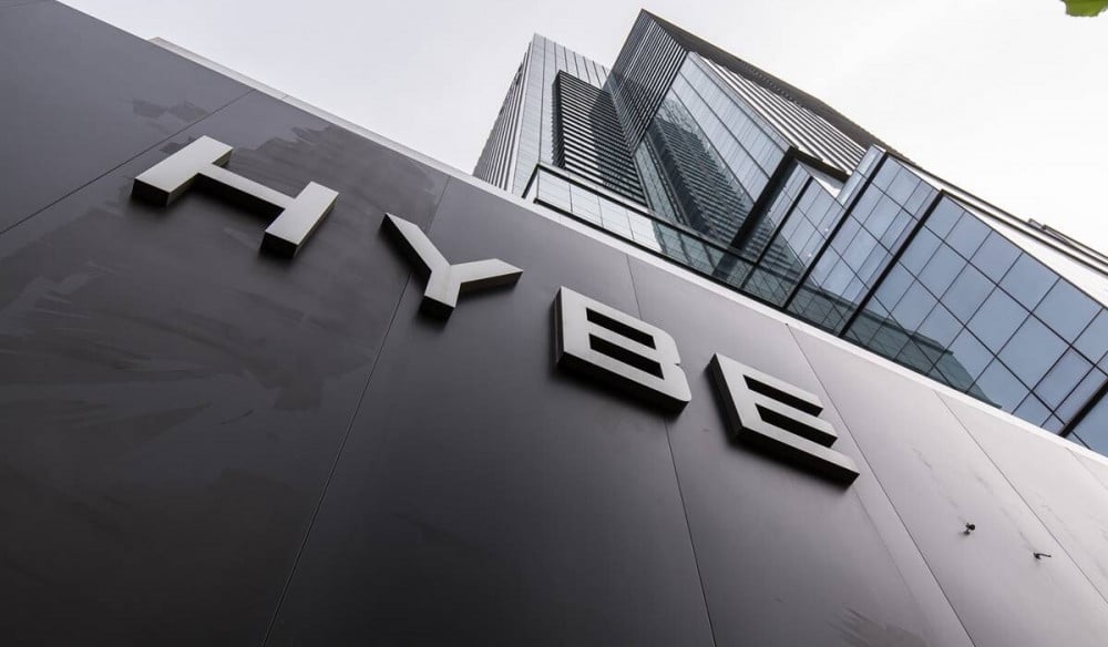 HYBE Genel Merkezine Polis Baskını: Bang Si Hyuk’un Haksız Hisse Ticareti Soruşturması Derinleşiyor
